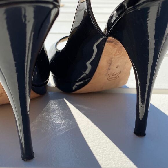 BCBG Max Azria 'Libby' Patent Leather Pumps EUC 8 - Picture 6 of 11